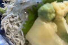 浜や　かわまちてらす閖上店で　北限のしらす丼頂きました！