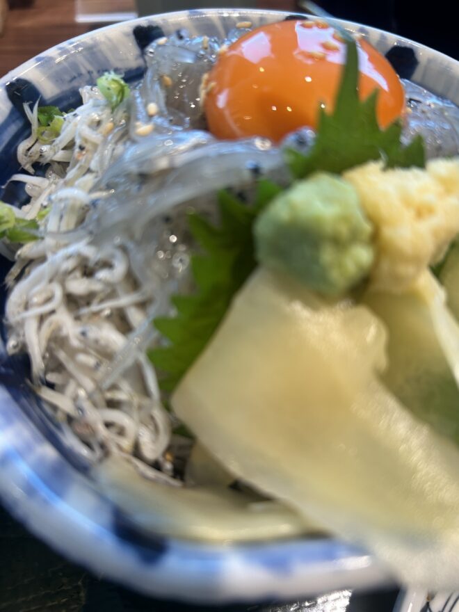 浜や　かわまちてらす閖上店で　北限のしらす丼頂きました！